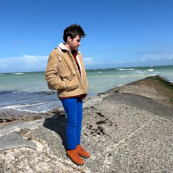 Romain Paradis au bord de l'océan, avril 2024